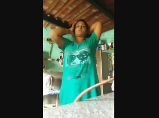 Desi girl showing hairy pussy huge ass