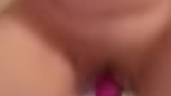 Red dildo chut mein daalti hui desi girl