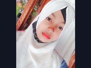 Beautiful Hijabi Babe Showing and Fingering