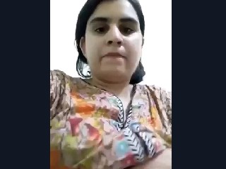 Beautiful and horny paki bhabi masturbates by bottle