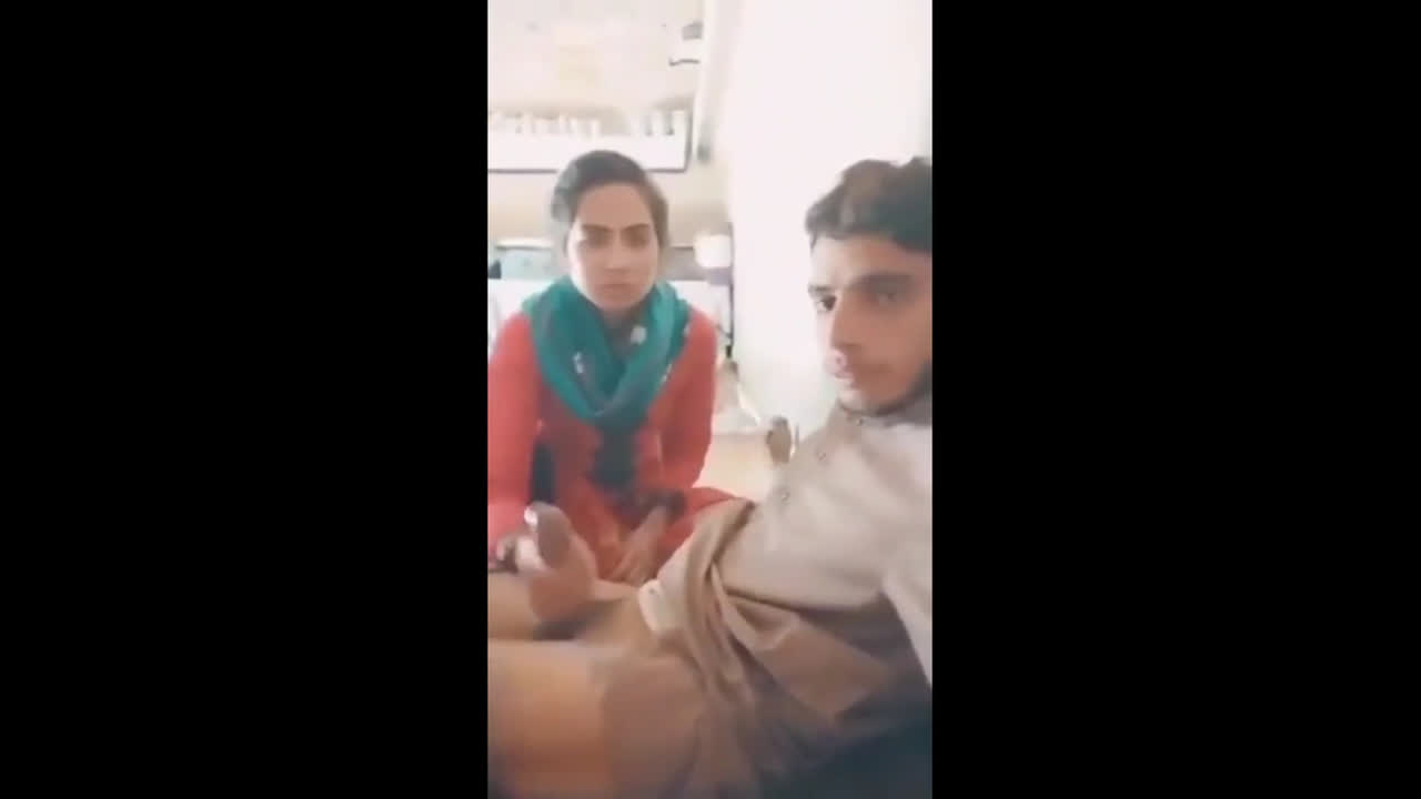 Pakistani bhabhi giving handjob nd clear hindi voice