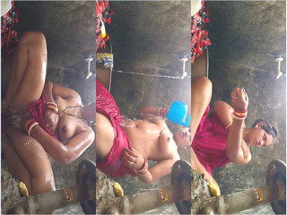 Sexy Sona Bhabhi Bathing