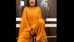 Hot Desi Girl Showing Full Naked Figure