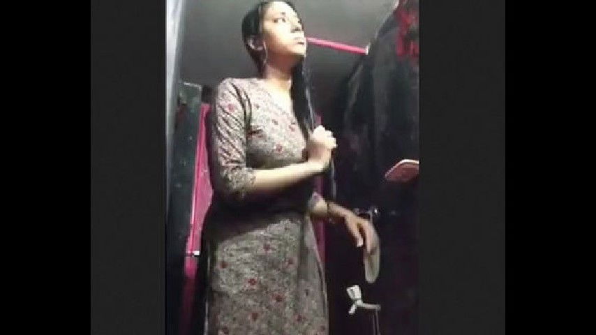 Desi sexy wife nude bath