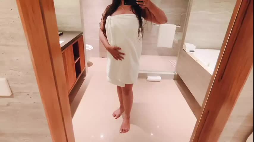 Sexy Indian Bhabhi with big boobs enjoying in Bathtub in 5 star hotel and fingering her pussy