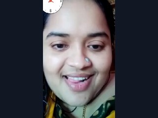 Chubby Bhabi Showing Lover