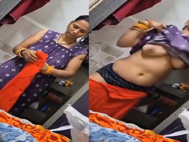 Bhabhi in sleeveless boobs show and panty change