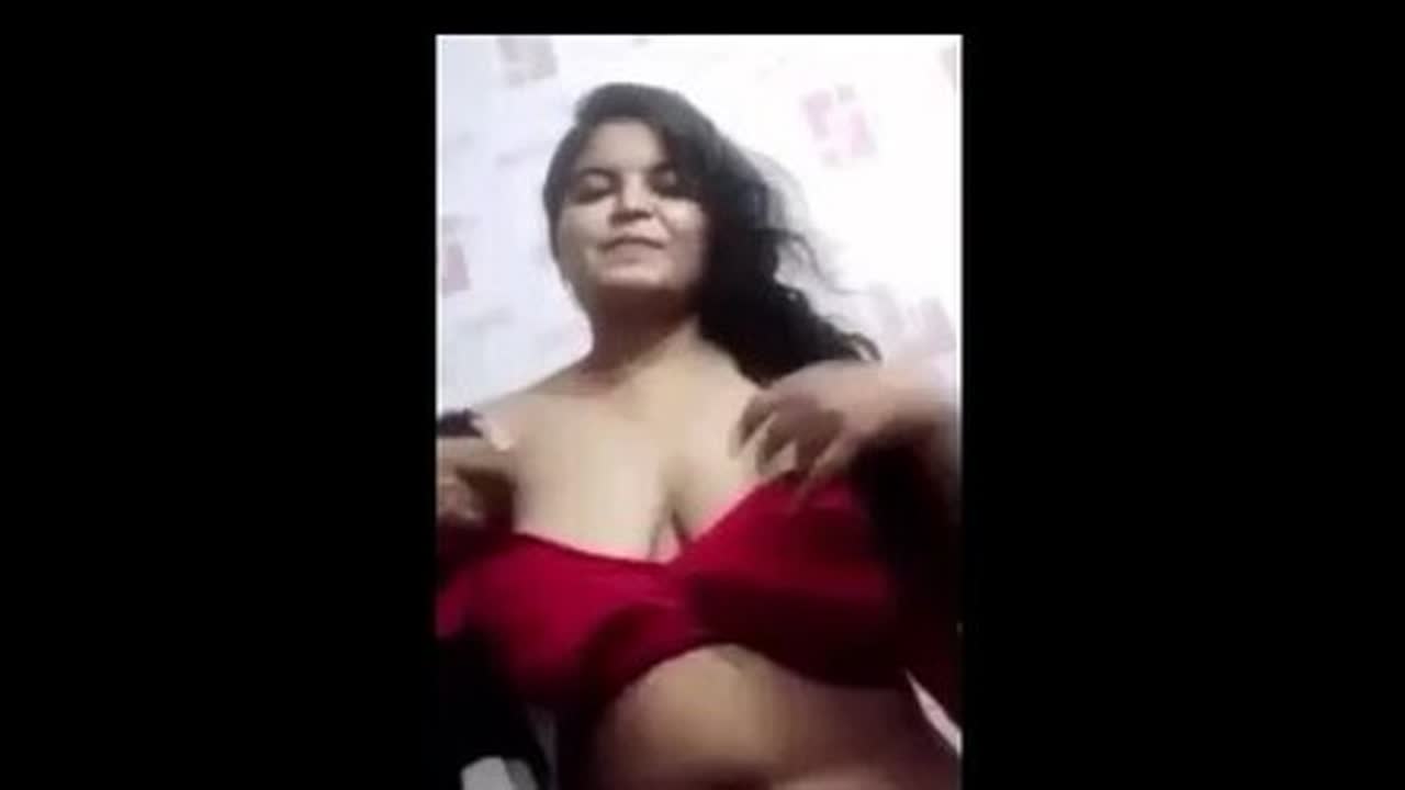 Chubby Girl Showing Boobs on Video call