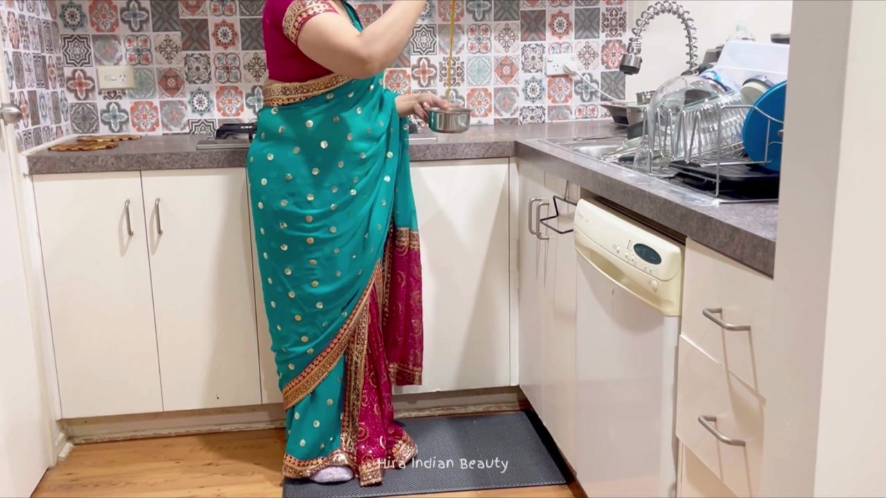 Beautiful Big Boobs Married Indian Wearing Saree – Taboo Sex with