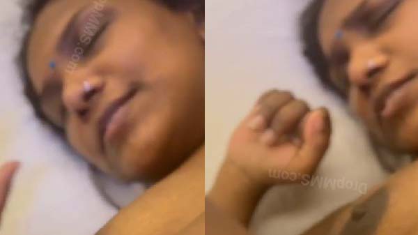 Tamil aunty muskurati hui chut chatwa rahi hai