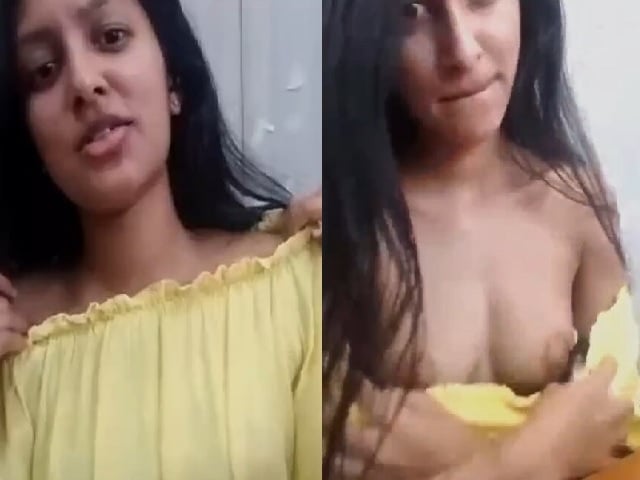 Srilankan girl showing boobs and ass in tuition class