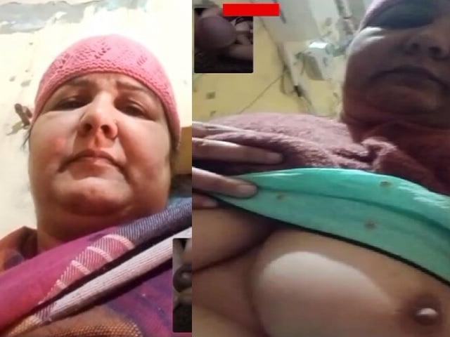 Mature MILF nude selfie taken for Facebook boyfriend